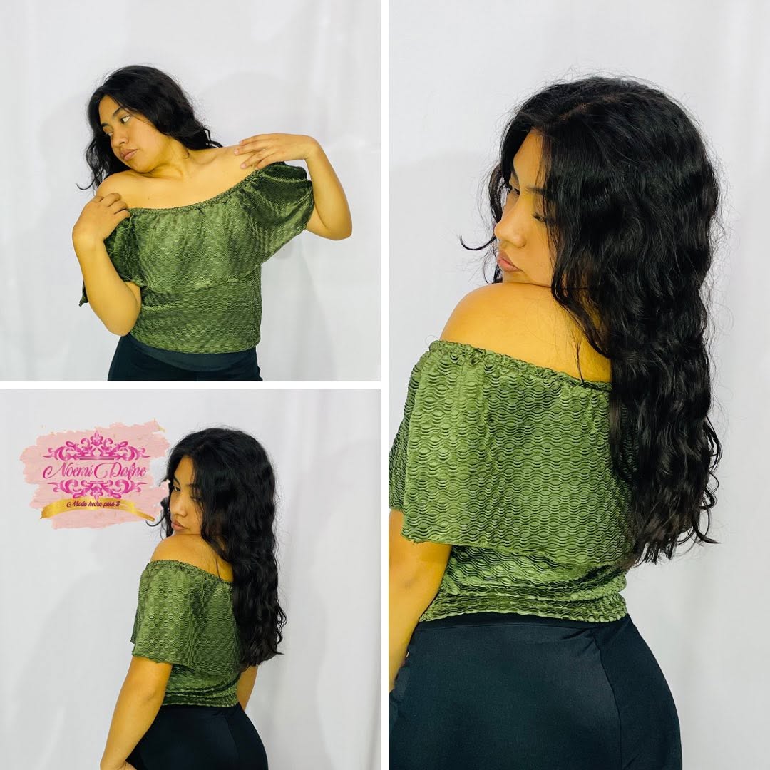 Blusa corta de hombros descubiertos con textura