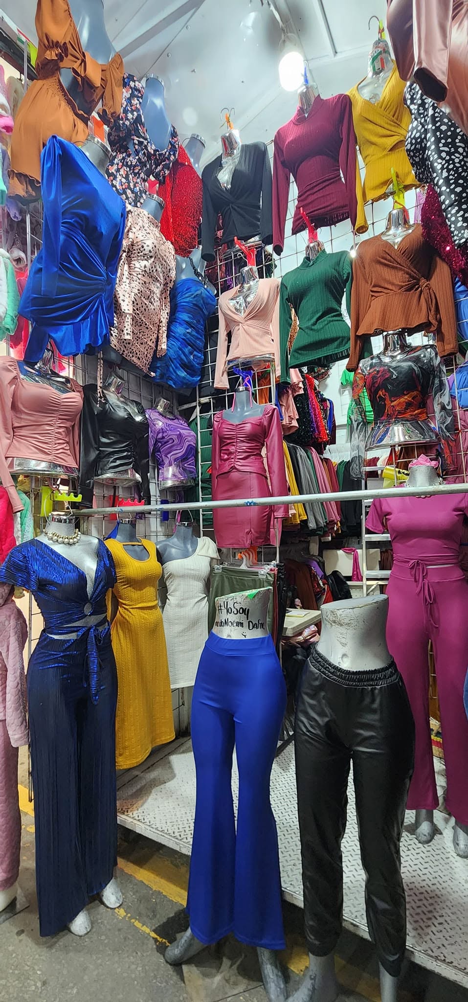 Pantalón acampanado de piel sintética