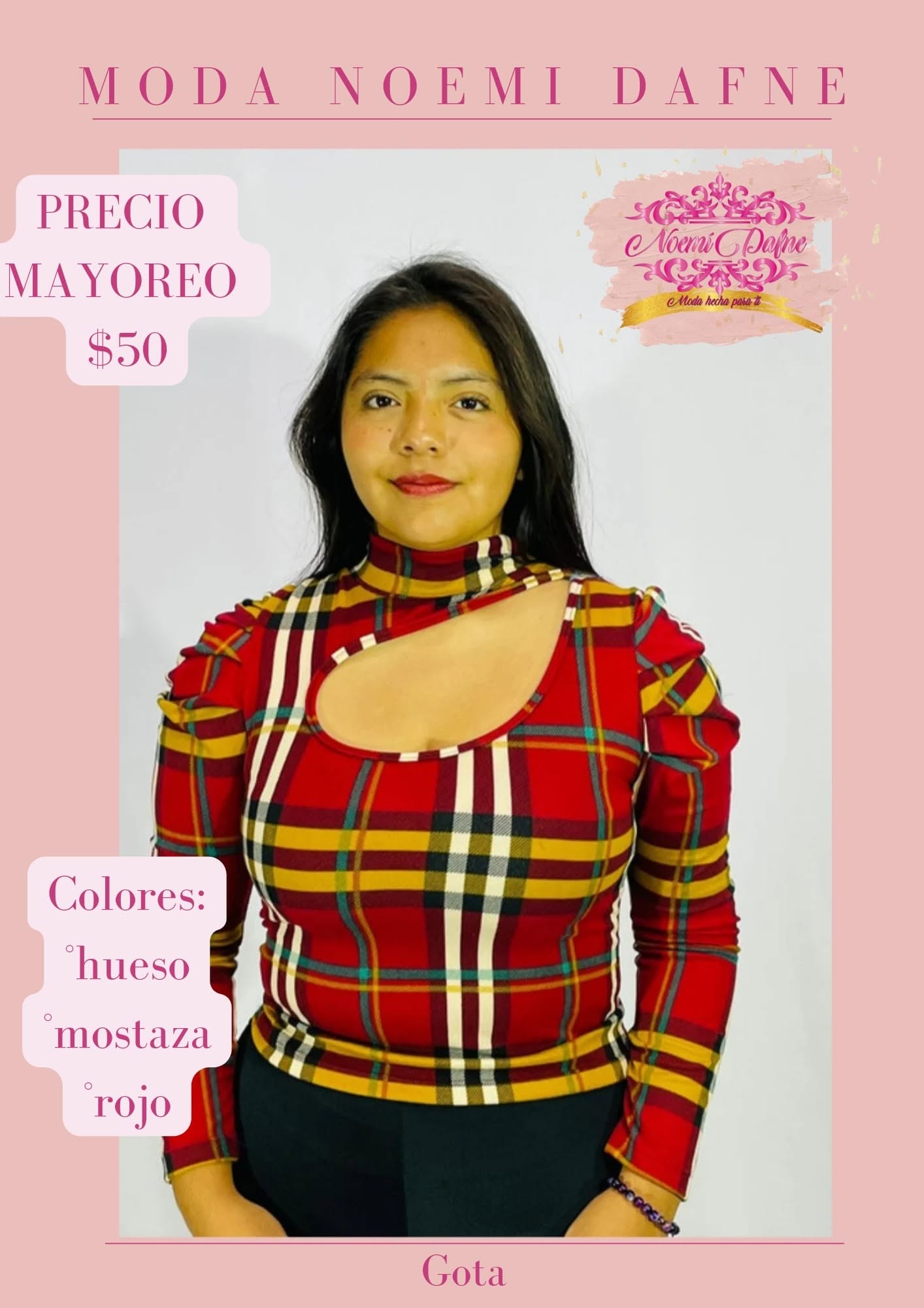 Blusa de cuello alto con abertura de gota a cuadros