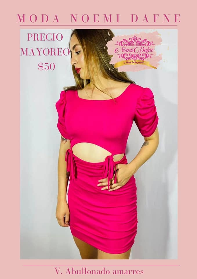 Vestido corto fruncido de manga abullonada con abertura y amarres en la cintura