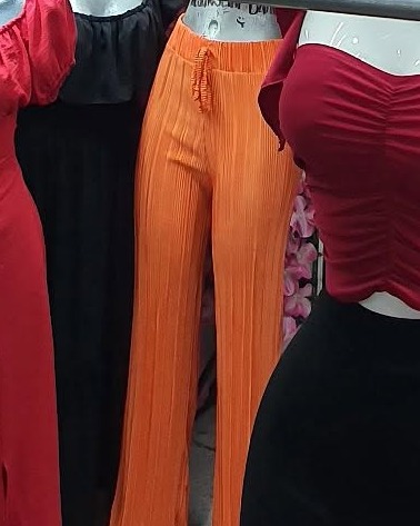 Pantalón plisado de pierna amplia con jareta