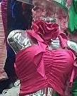 Top halter fruncido con flor en el cuello