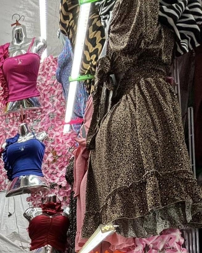Vestido corto animal print fruncido