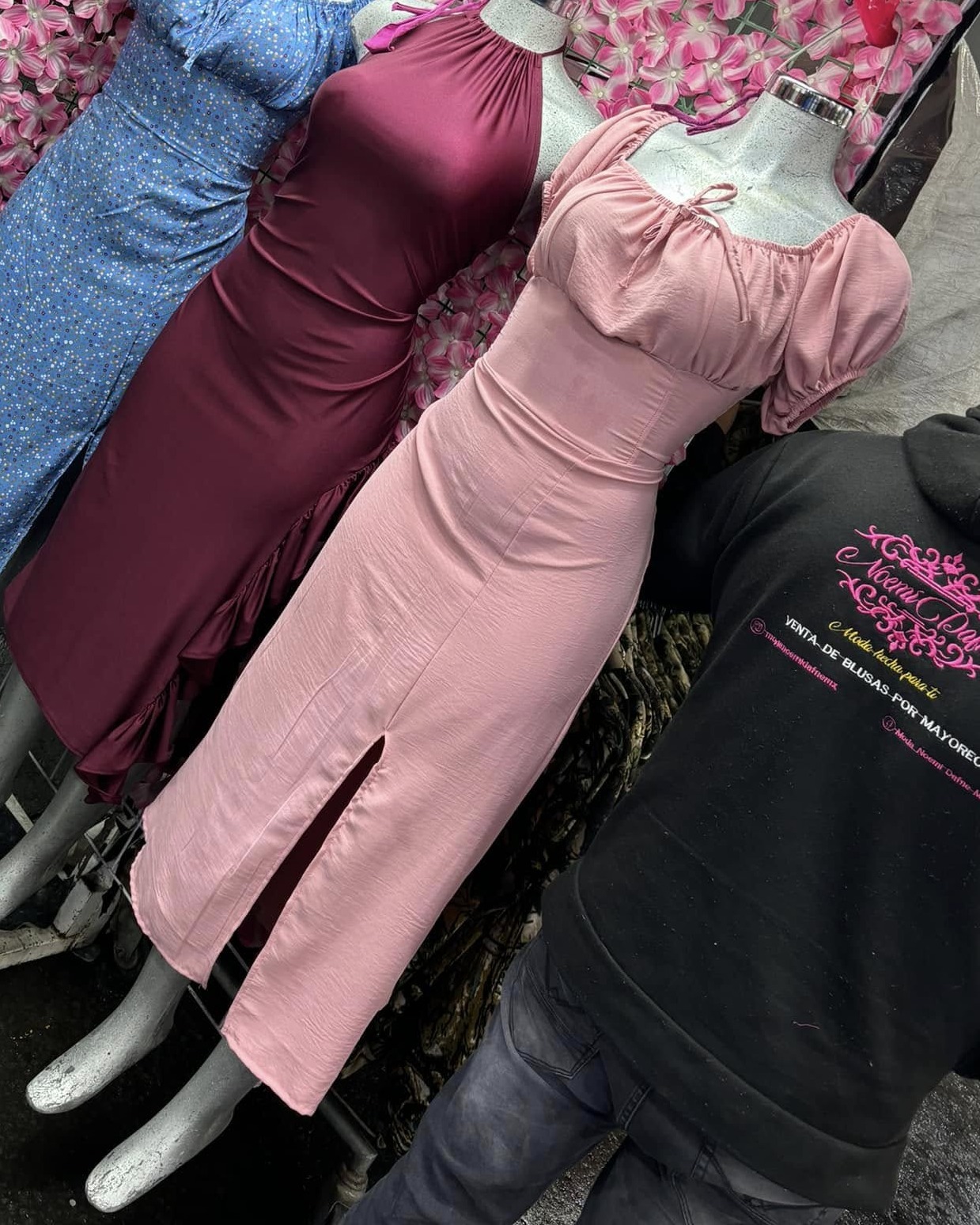Vestido midi con escote cuadrado, manga corta abullonada y abertura