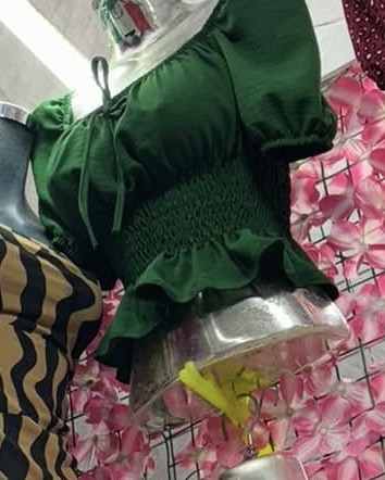 Blusa campesina de escote cuadrado con smock y manga abullonada