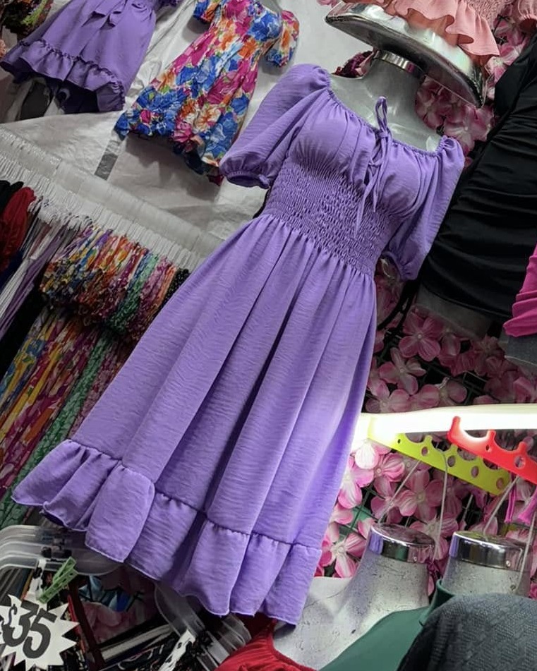 Vestido midi de tirantes con busto fruncido y olanes