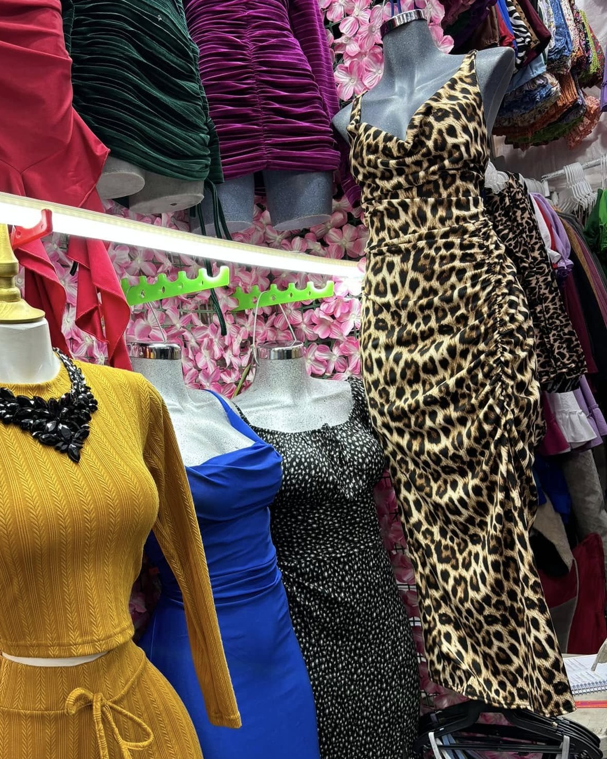 Vestido largo animal print de tirantes con abertura