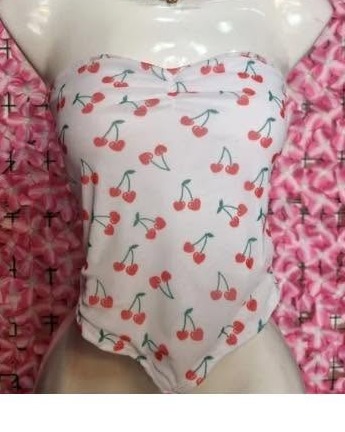Top strapless con escote corazón estampado de cerezas