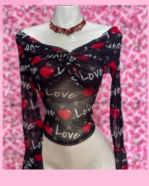 Blusa de mesh estampado Love con nudo y manga larga