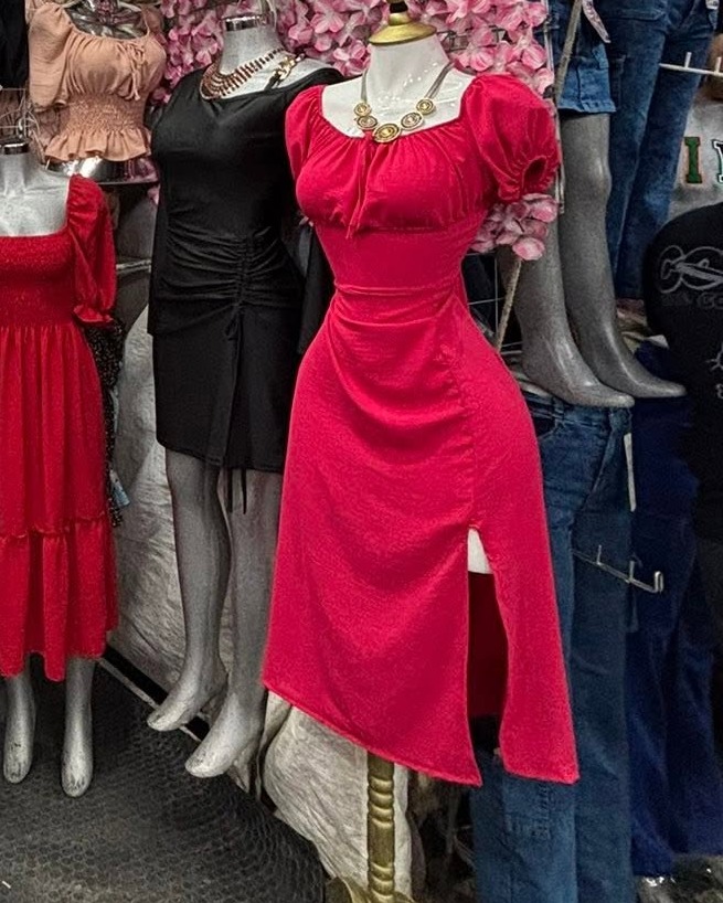 Vestido midi con escote cuadrado, manga corta abullonada y abertura