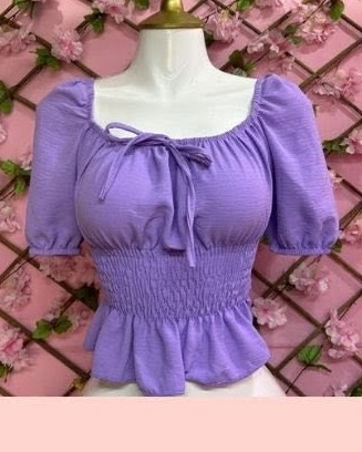 Blusa campesina con busto fruncido y manga corta abullonada