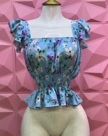 Blusa de tirante ancho con olán y busto fruncido