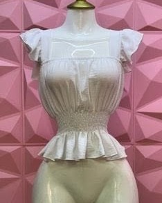 Blusa de tirante ancho con olán y busto fruncido