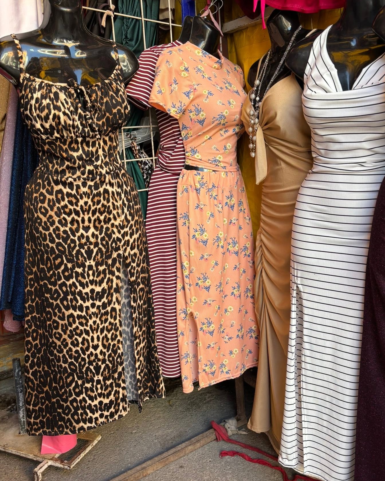 Vestido largo animal print de tirantes con abertura