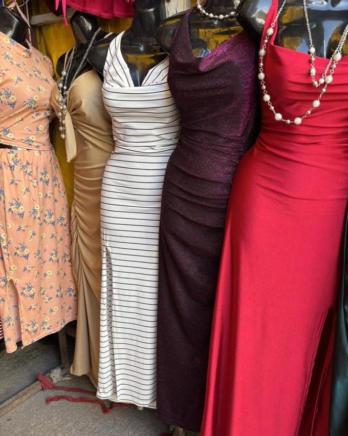 Vestido largo de rayas con tirantes y escote cuadrado