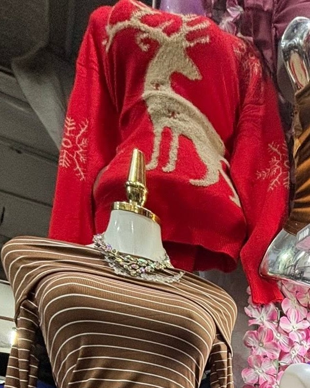 Suéter navideño con reno
