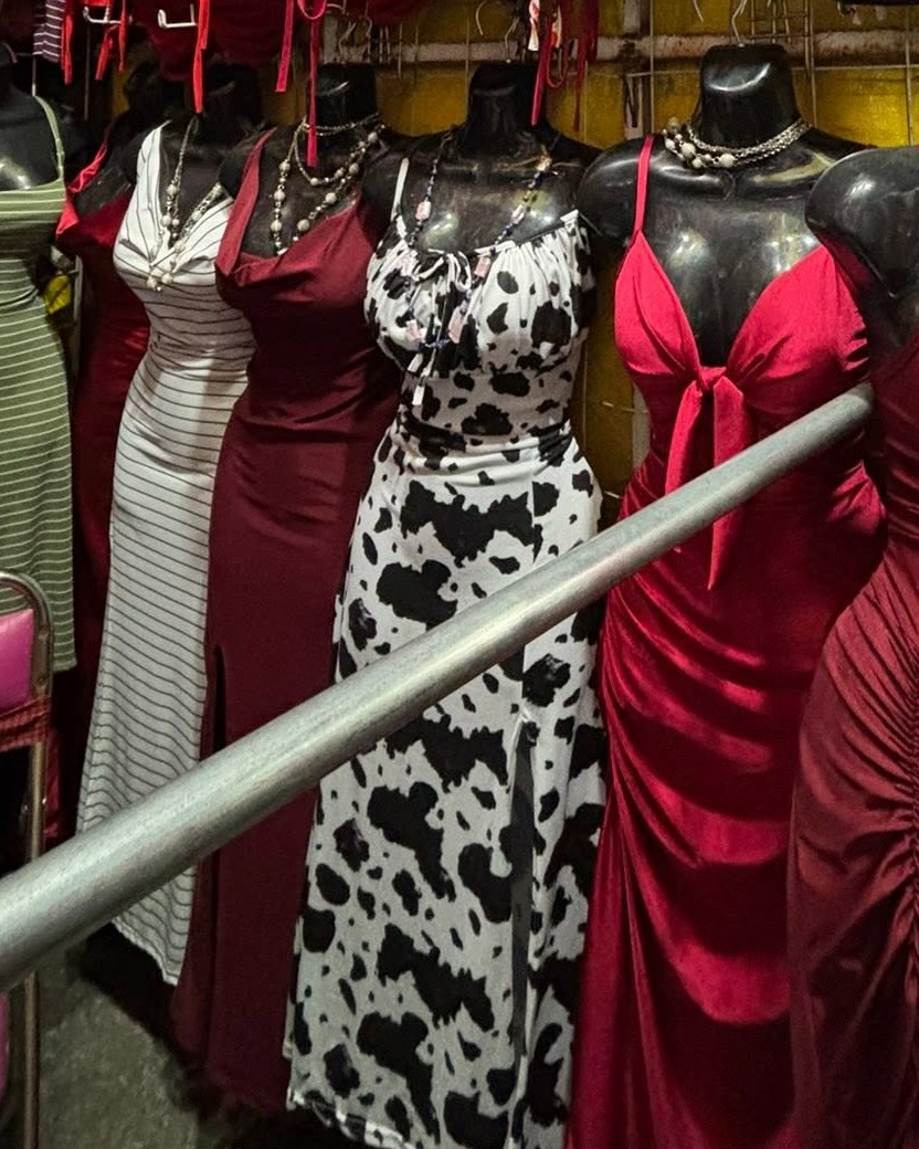 Vestido largo estampado de vaca con nudo al frente