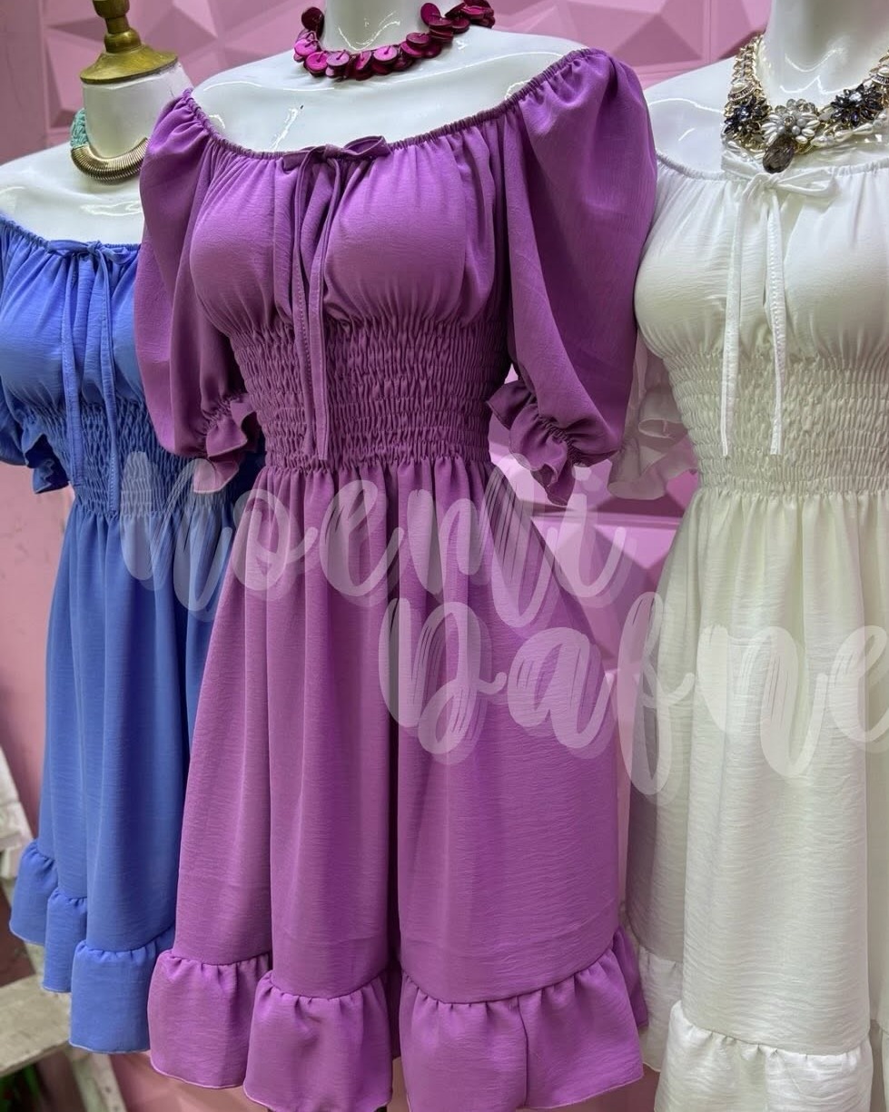 Vestido corto campesino fruncido con manga abullonada y olán