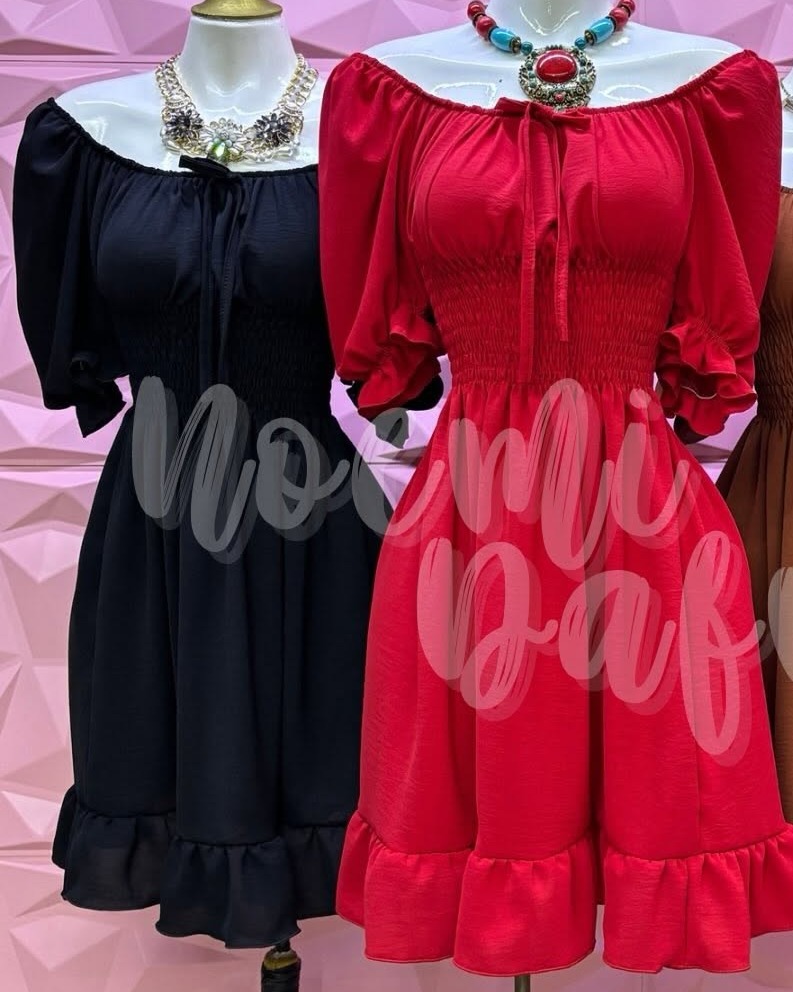 Vestido corto campesino fruncido con manga abullonada y olán