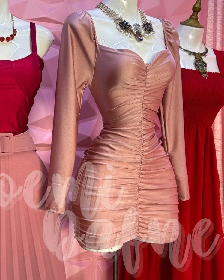 Vestido corto satinado tipo corset con agujetas y manga larga