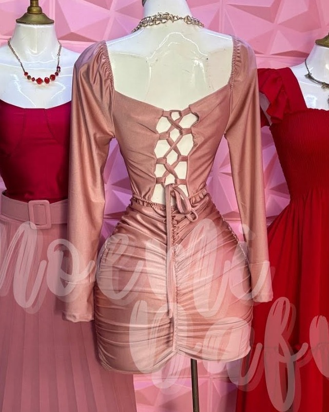 Vestido corto satinado tipo corset con agujetas y manga larga