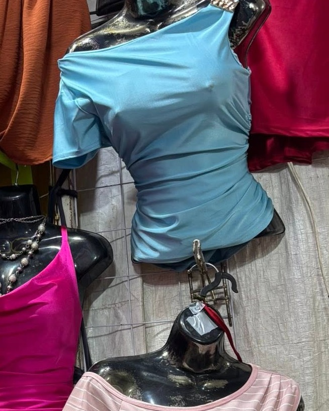 Top satinado de tirantes fruncido con lazos
