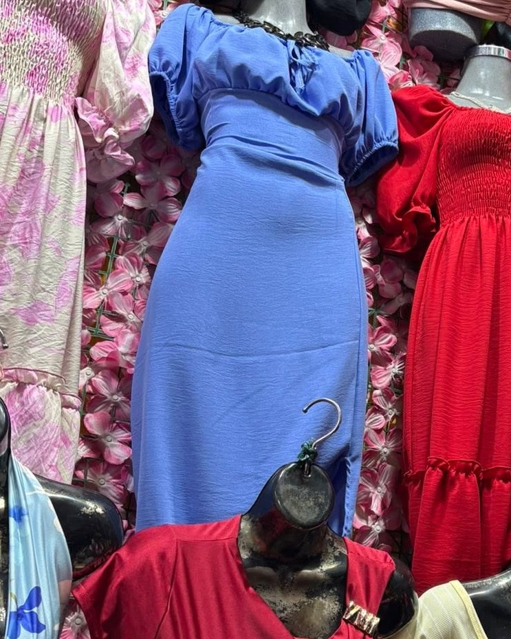 Vestido midi con escote cuadrado, manga corta abullonada y abertura