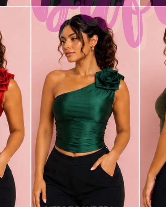 Top satinado de un hombro con flor