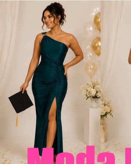 Vestido largo satinado de un hombro con abertura