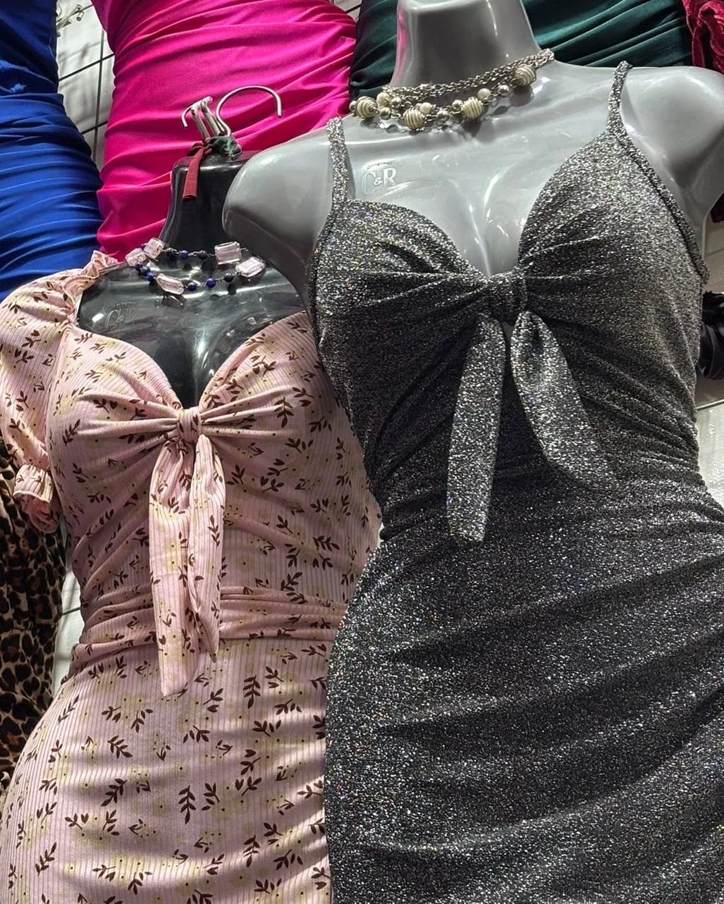 Top brillante de tirantes con nudo al frente