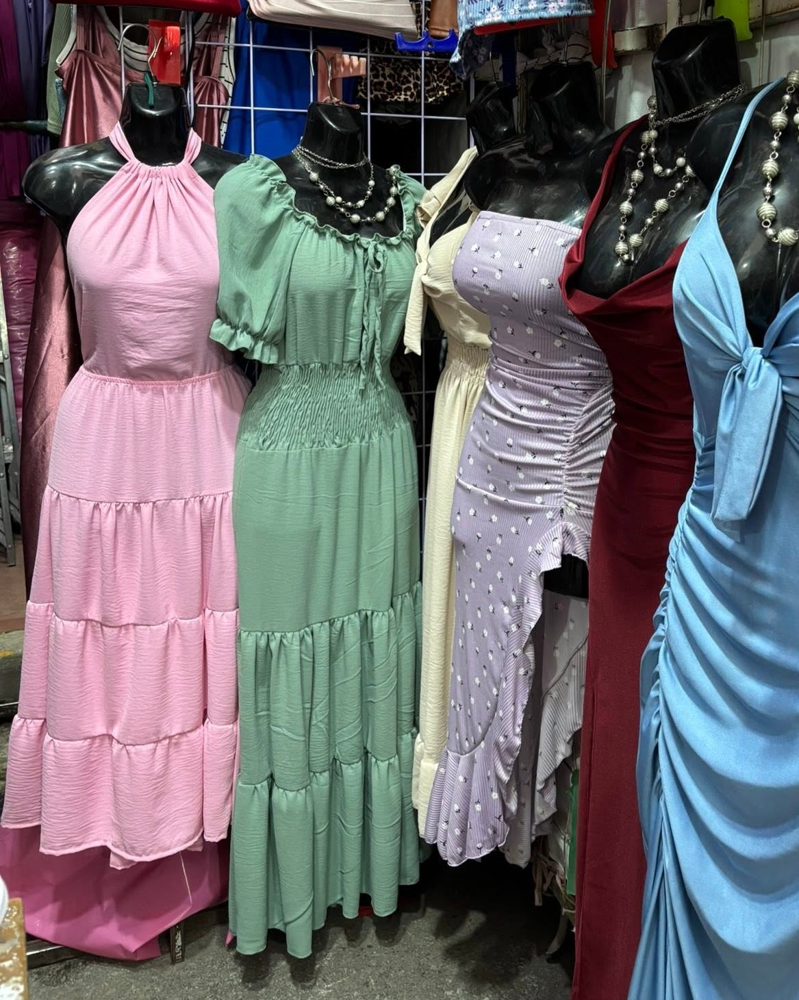 Vestido largo escalonado con olanes