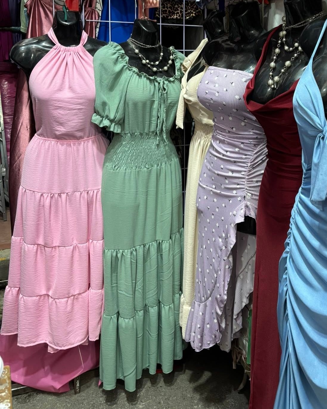 Vestido largo escalonado con olanes
