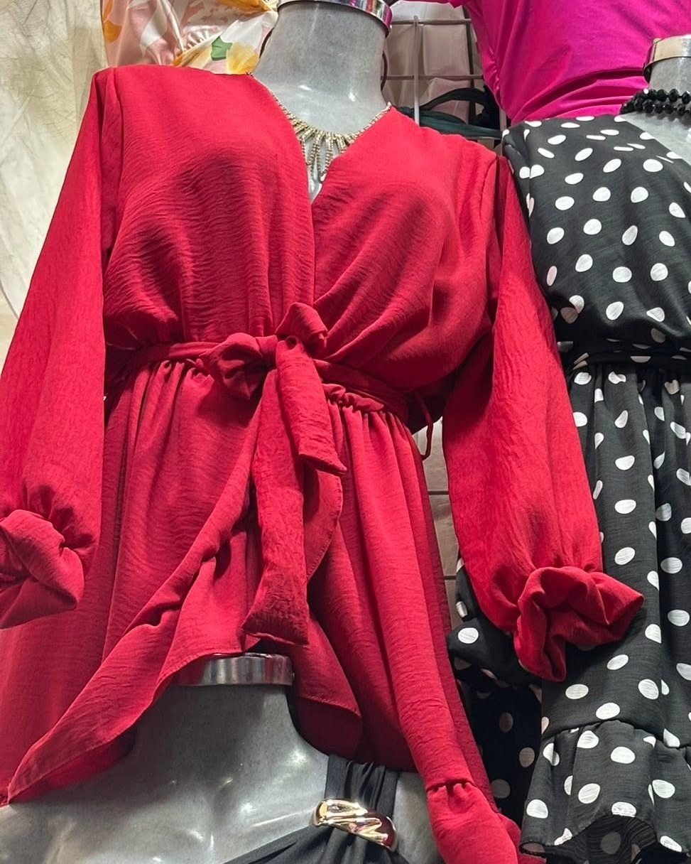 Blusa cruzada con moño y manga larga acampanada