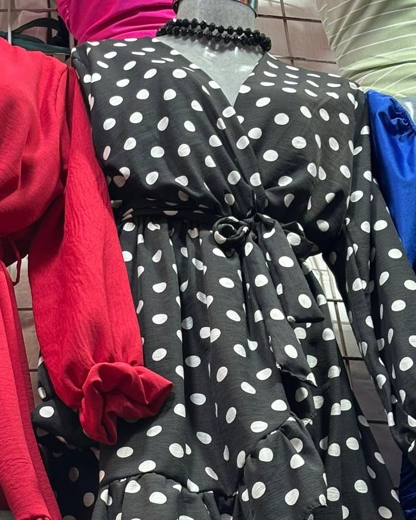 Blusa campesina de lunares con manga larga y moño