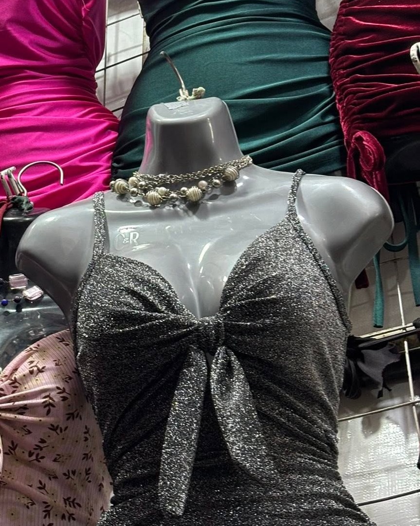Top brillante de tirantes con nudo al frente