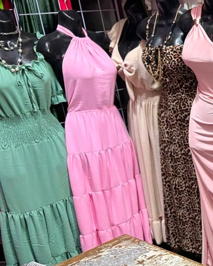 Vestido largo escalonado con olanes