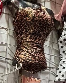 Blusa tubo strapless fruncida animal print