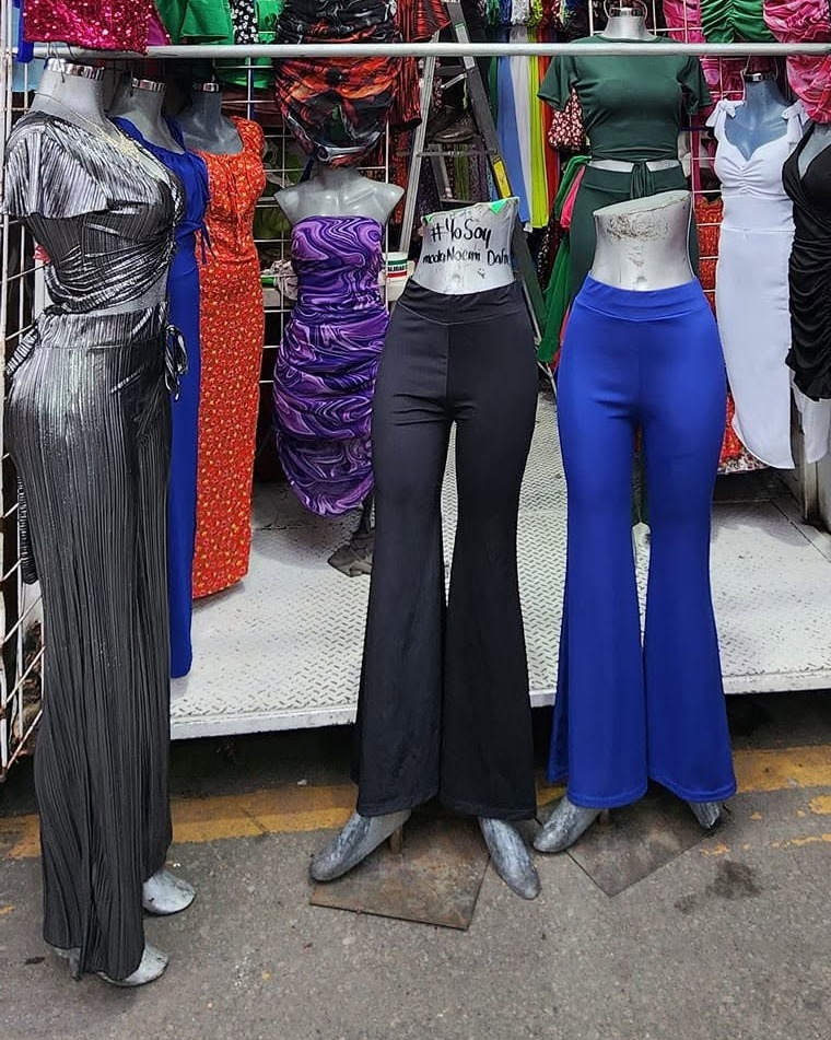 Conjunto plisado metálico con argolla y pantalón amplio
