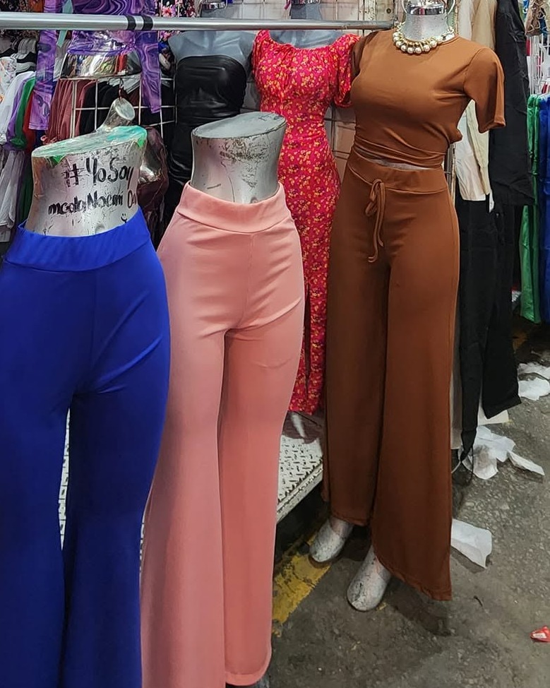 Conjunto de top con espalda abierta y pantalón amplio con jareta