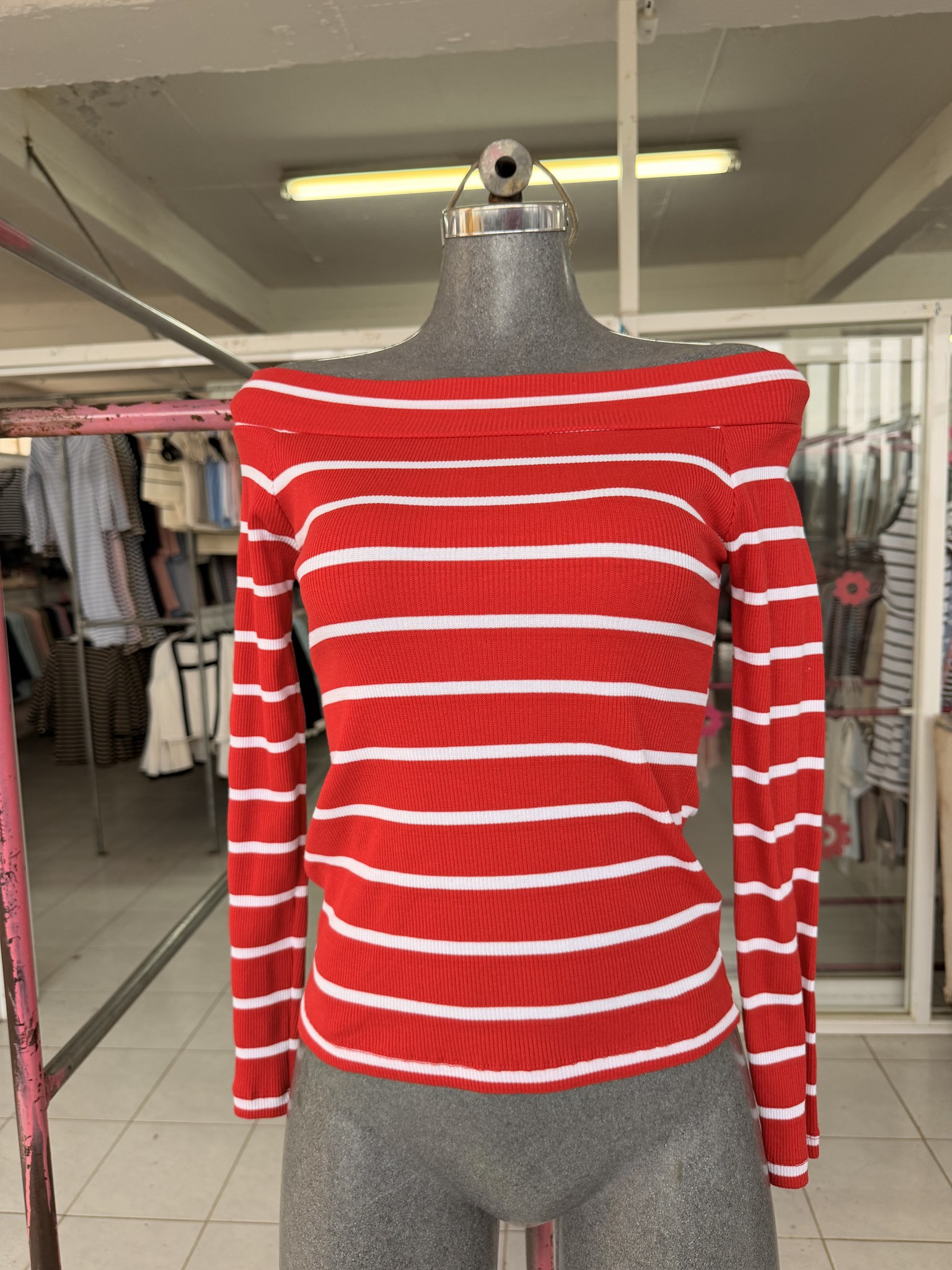 Blusa Belinda de punto acanalado rayada con hombros descubiertos
