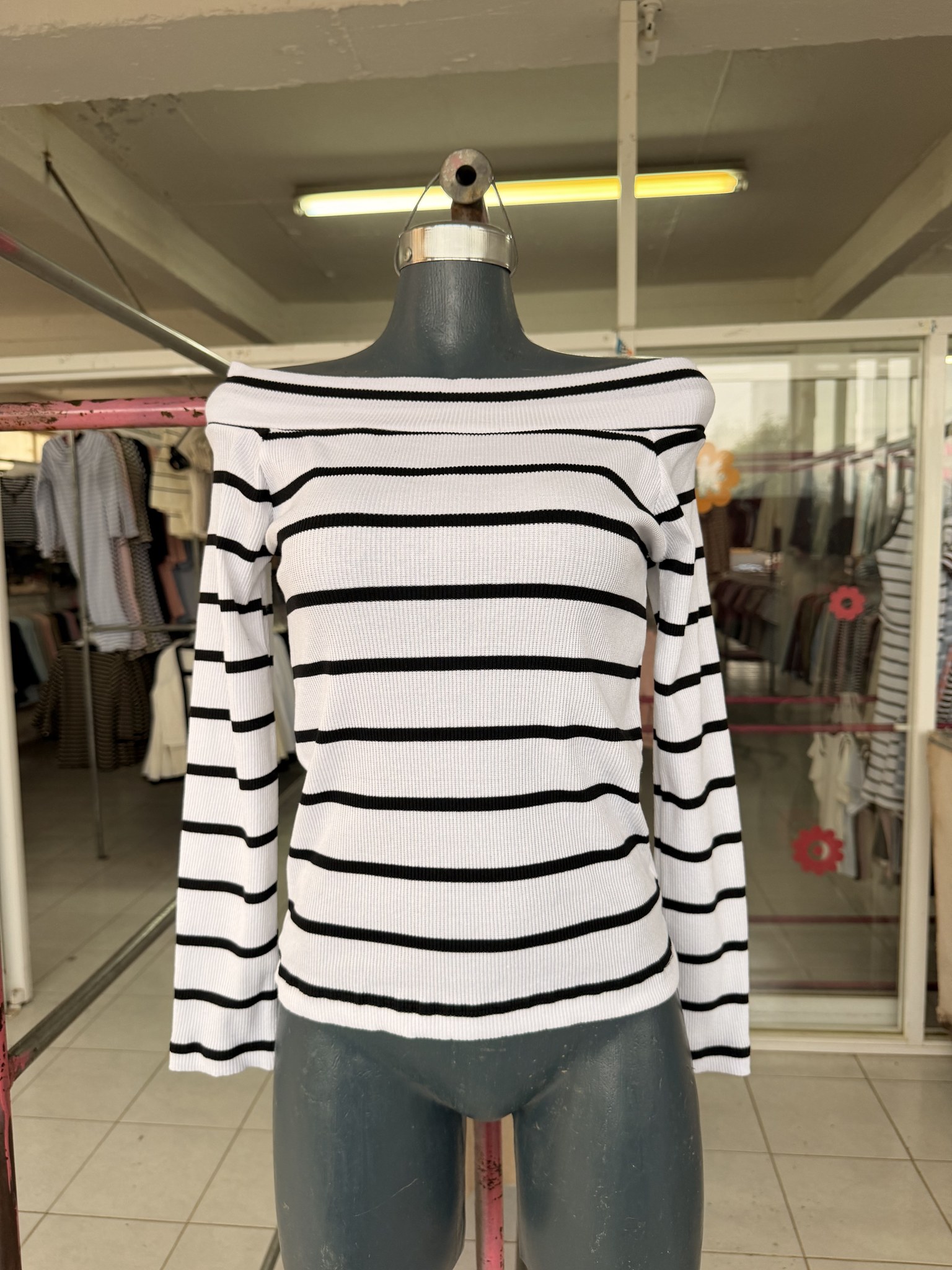Blusa Belinda de punto acanalado rayada con hombros descubiertos