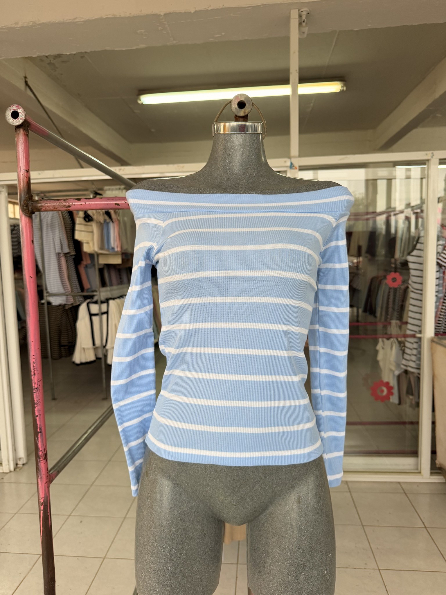 Blusa Belinda de punto acanalado rayada con hombros descubiertos