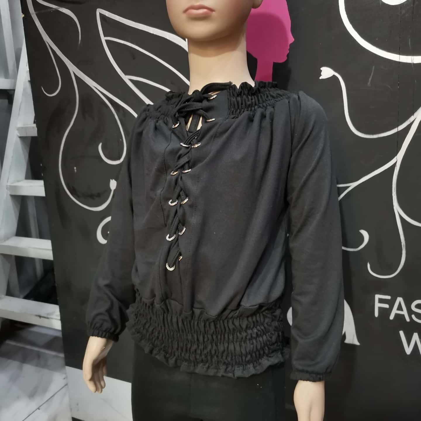 Blusa de niña manga larga con agujetas y cintura fruncida