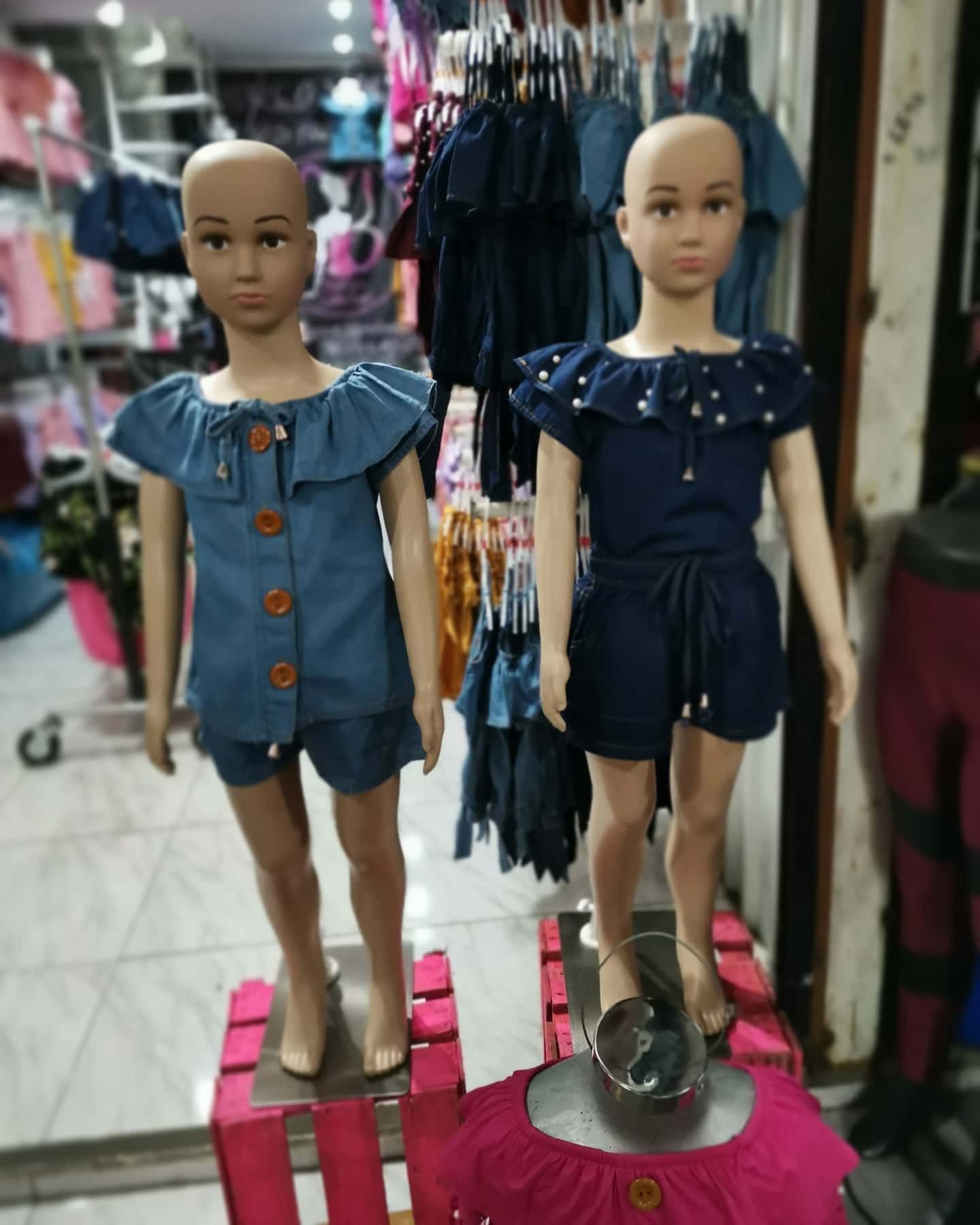 Conjunto de mezclilla de niña blusa con olán y short