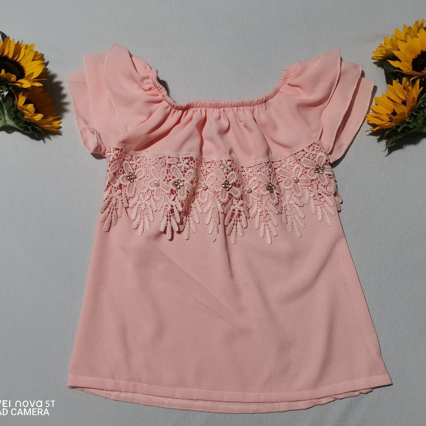 Blusa campesina de niña con doble olán y encaje de perlas
