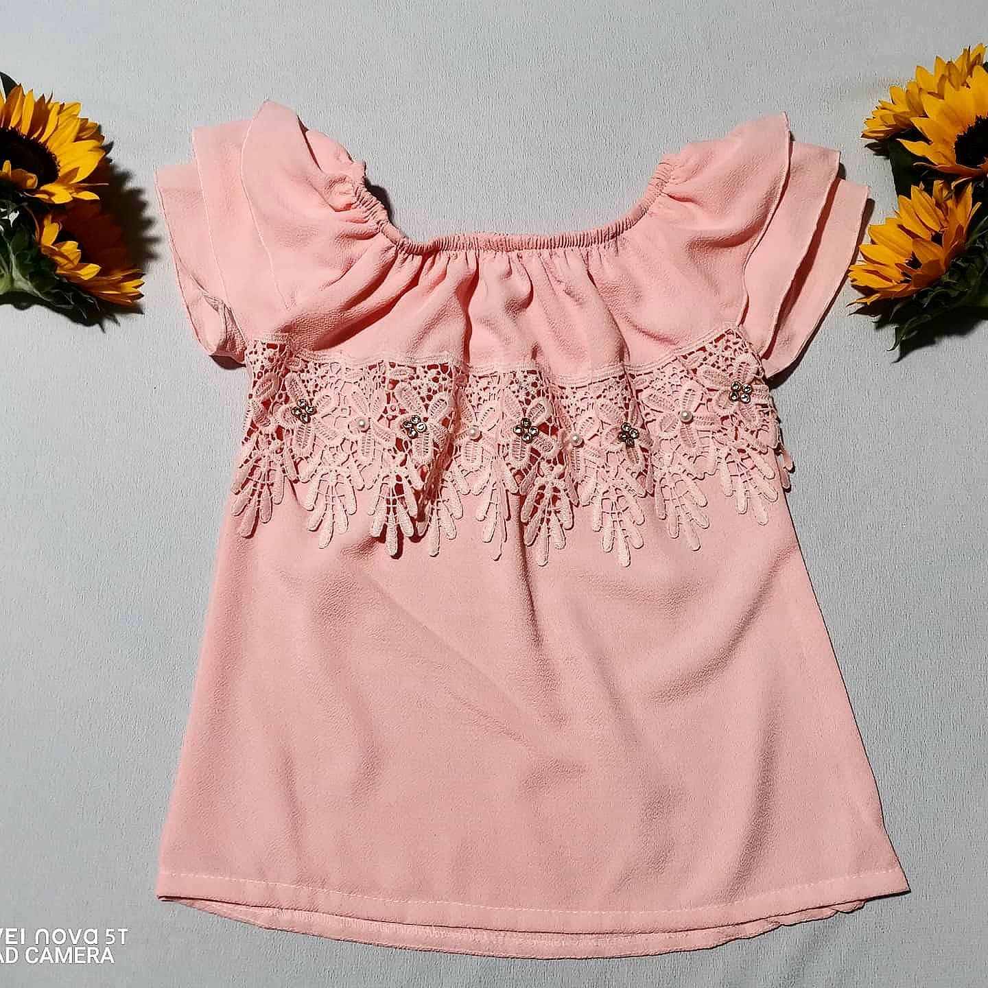 Blusa campesina de niña con doble olán y encaje de perlas