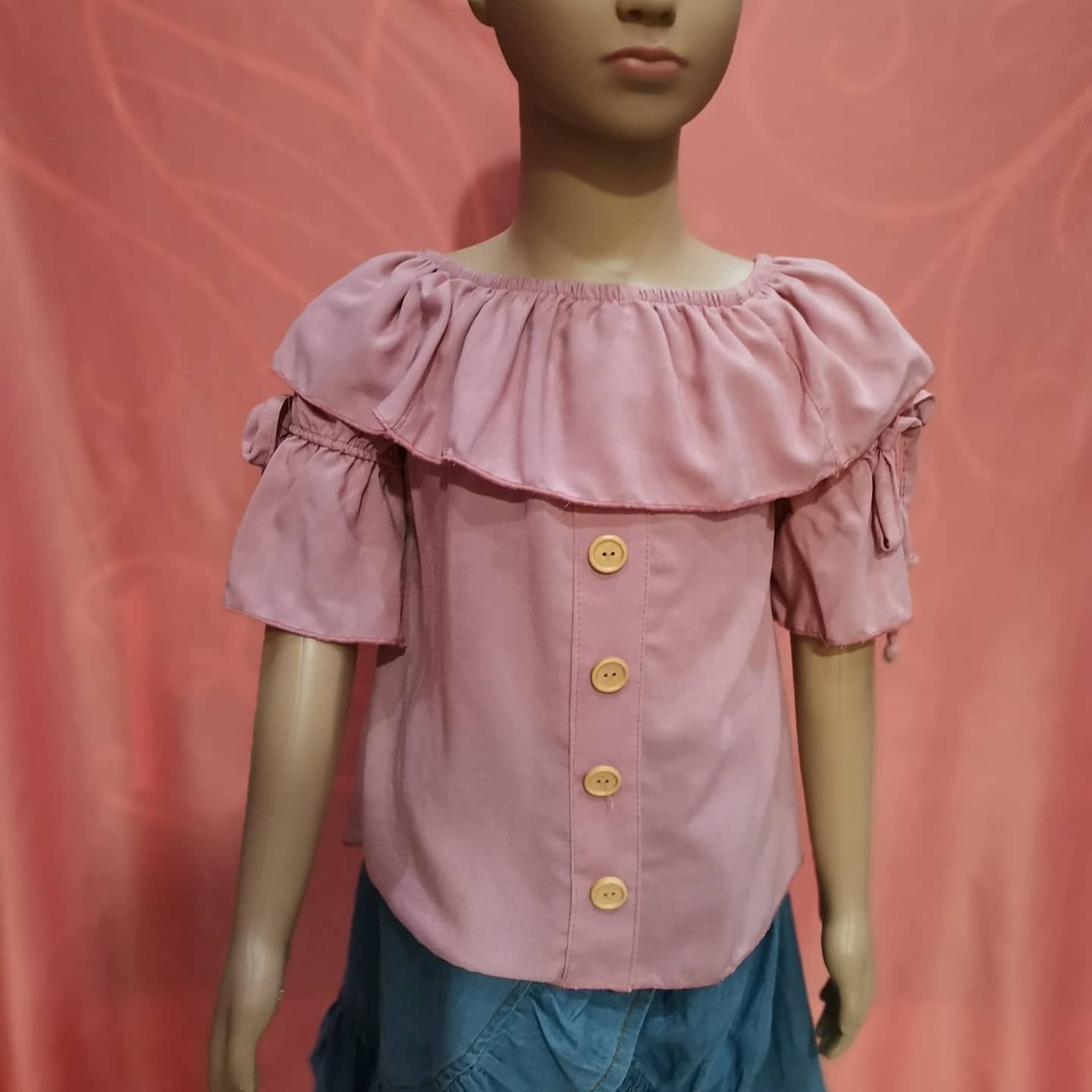 Blusa campesina de niña lisa con olán y botones
