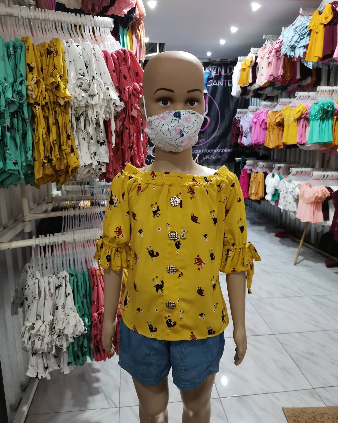 Blusa campesina de niña estampada con mangas de moño