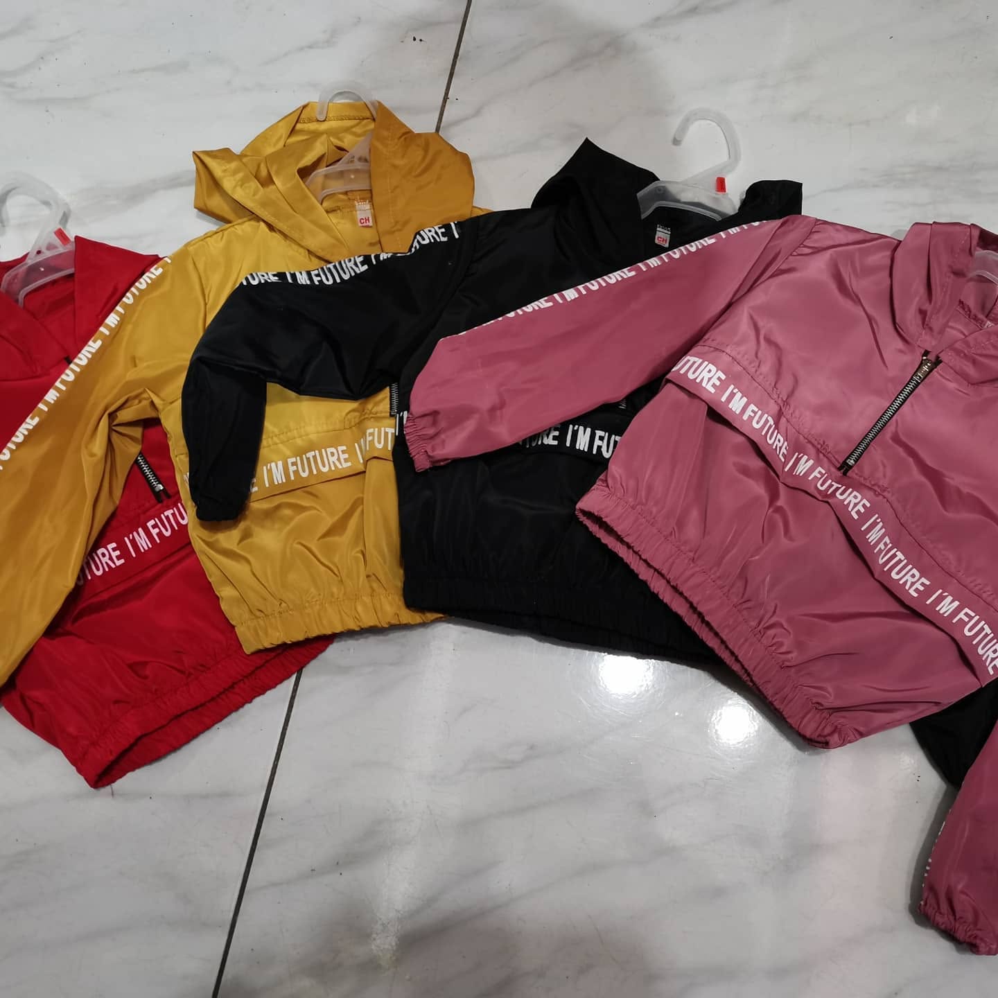 Conjunto deportivo de niña rompevientos con capucha y pantalón jogger