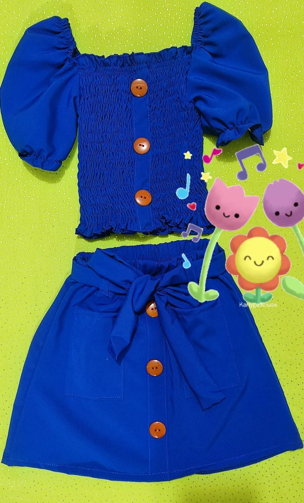Conjunto de niña top fruncido con falda de botones